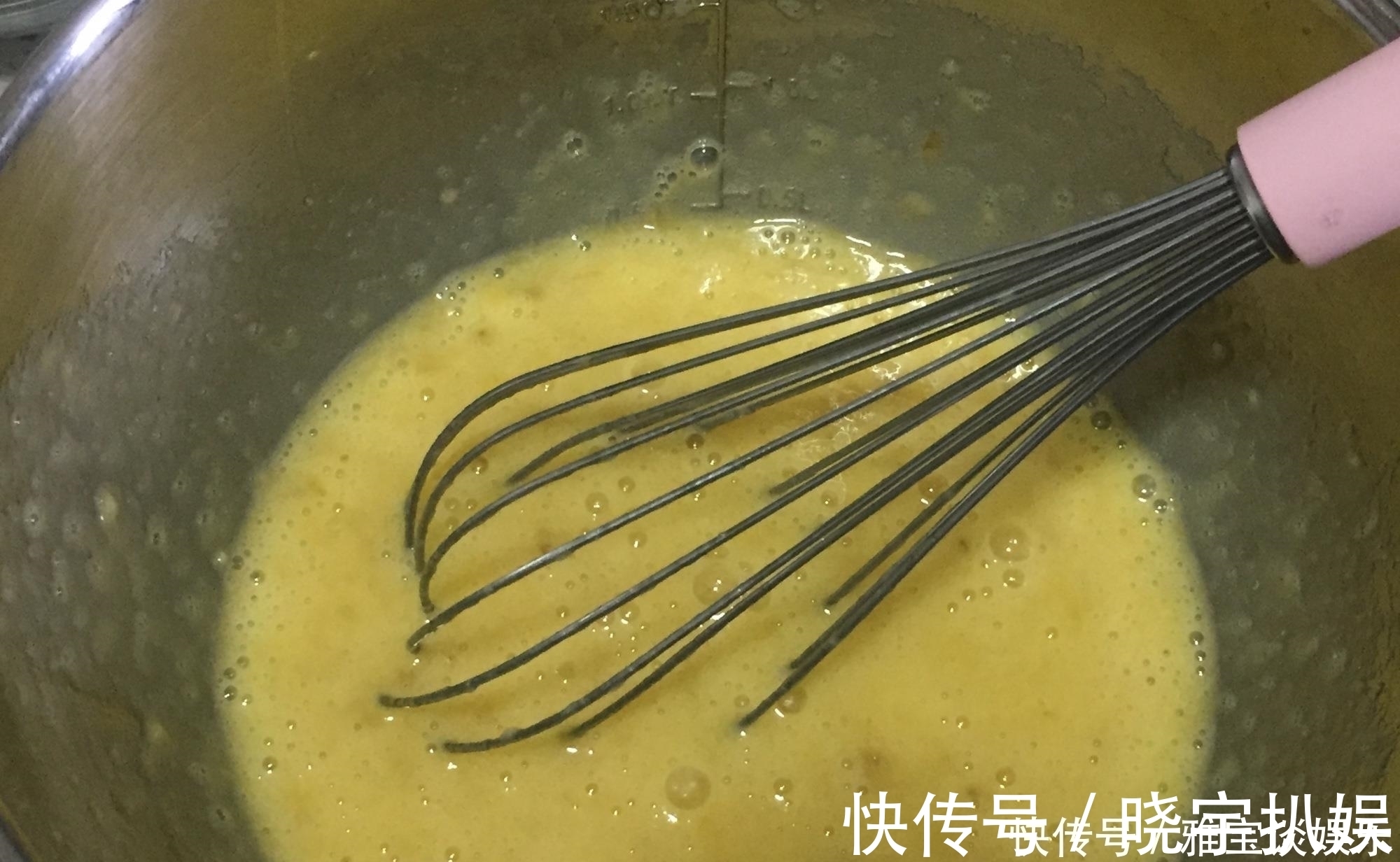 新手|教你用2根香蕉,2个鸡蛋,1碗面粉做蛋糕,免打发,新手一次成功