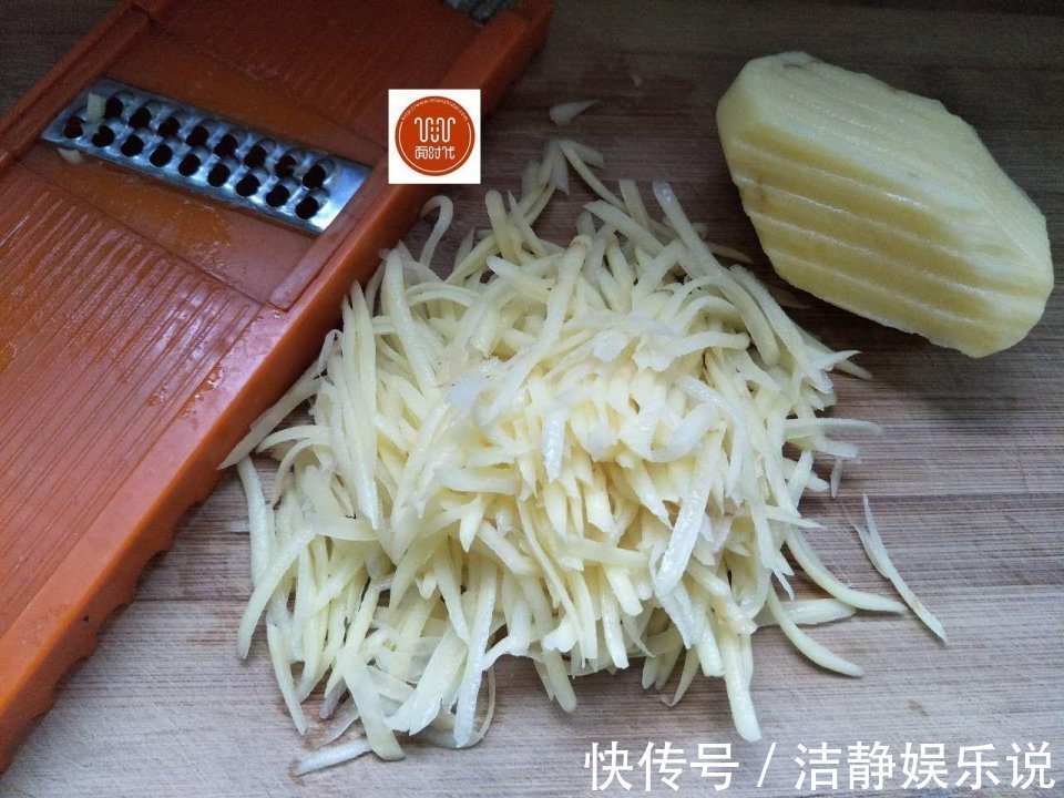做法|土豆饼的家常做法，软糯咸香美味诱人，做法很简单，比鸡蛋饼都香