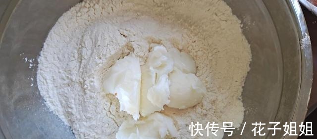 蛋黄酥|自制蛋黄酥的做法，层层酥脆口感好，中秋节送亲友有面子！