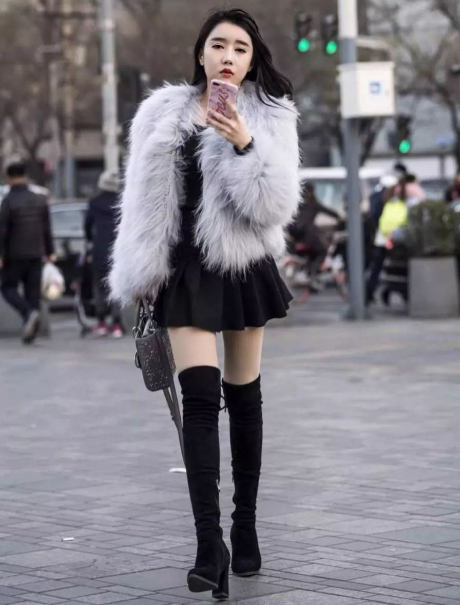 搭配|秋冬的时尚奢华穿搭, 皮草短外套+过膝长靴搭配, 大方减龄显气质