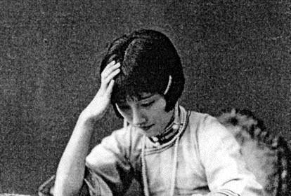 借钱|徐志摩抛弃张幼仪后,再婚生活窘迫,每次问借钱张幼仪只回一句话