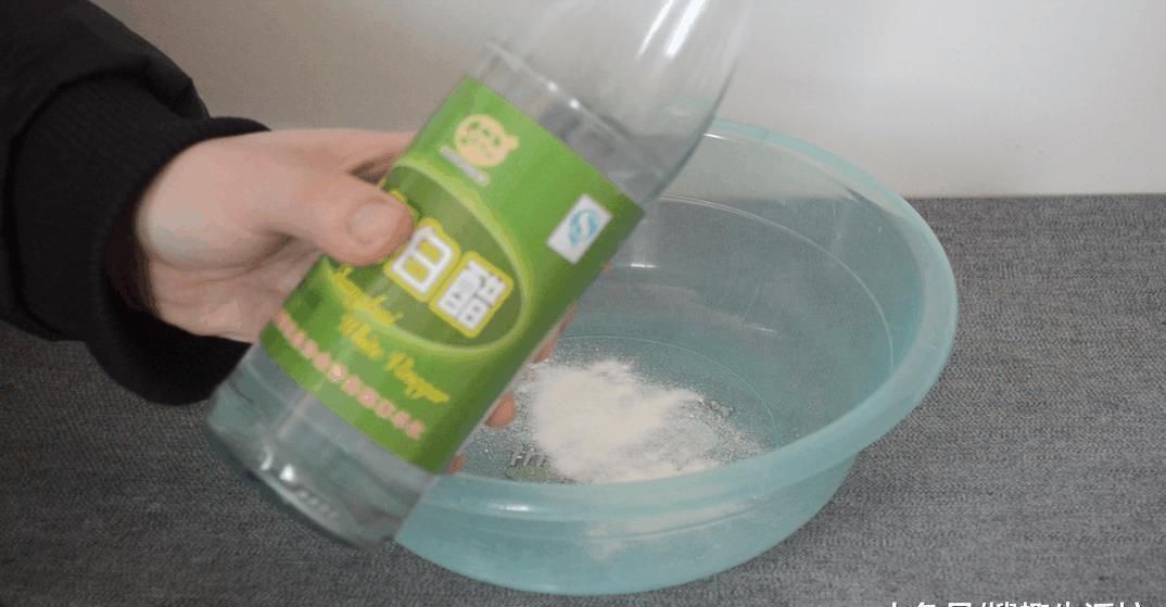 厨房|厨房抹布又脏有油难清洗 教你一招用它泡一泡, 抹布比毛巾还干净