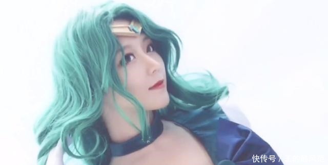 元旦晚会|美女老师是知名coser不小心被学生认出，老师却这么回答