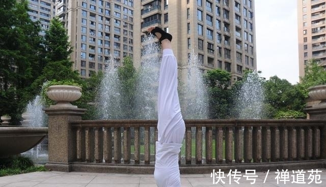 娜娜|90后美女导游，工作之余，练习瑜伽，一招一式很专业