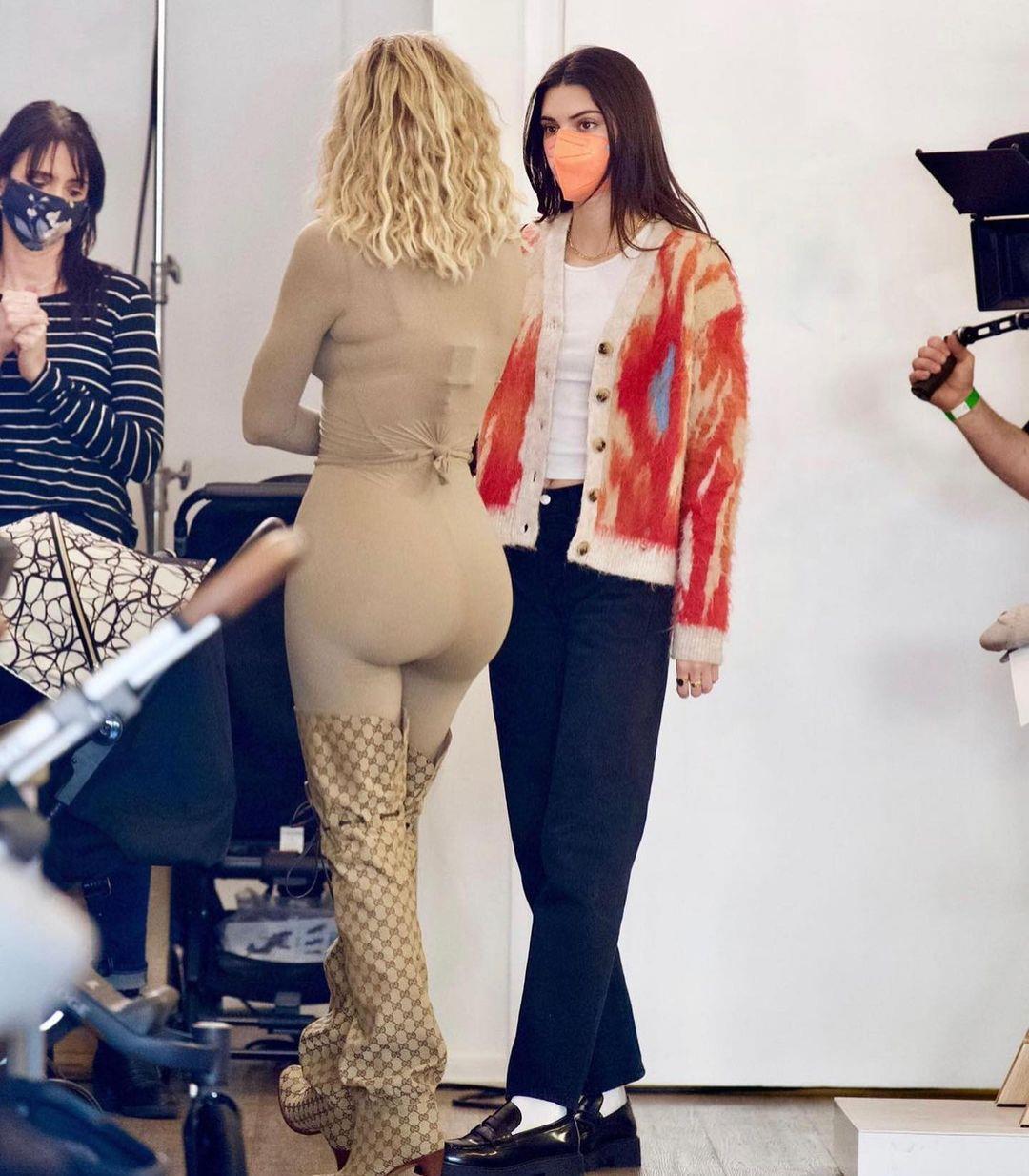 长靴 科勒卡戴珊穿紧身衣配长靴, 肯豆气场都赢不过她, 瘦了秒变超模