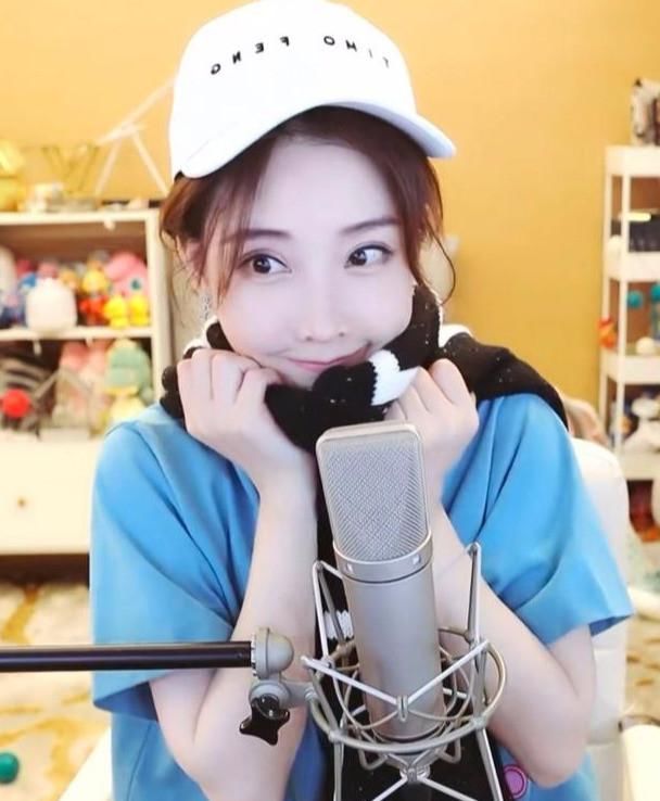  开启|冯提莫开启霸屏模式，频频亮相不同节目，网友：即将成为一线歌手