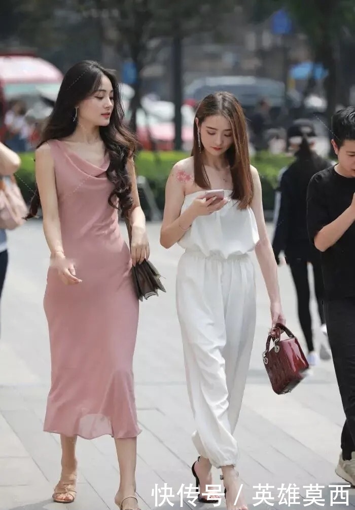 连衣裙|绝代佳人难得,惜守韶华美景,藕粉色连衣裙演绎的优雅时尚之美