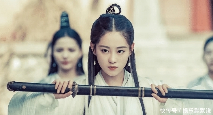 他是郭靖死后的第一位武林盟主,一身神功无人可敌,可惜是个渣男