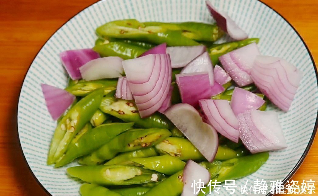 牛肉|炒牛肉,牛肉一炒就老?大厨教你一招,牛肉不老不柴、滑嫩又爽口
