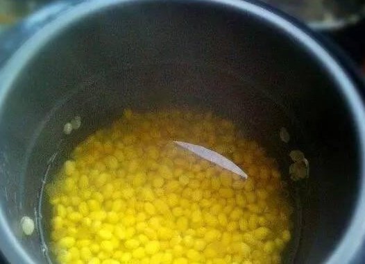 肥皂溶液|家中养花,这5毛钱的小东西别乱丢,能让花蹿到2米高,你知道了吗