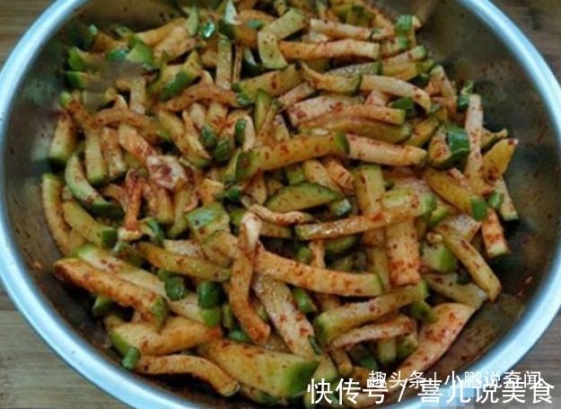 妈妈腌萝卜,切好直接放罐子里,清脆爽口还下饭,拿肉都不换