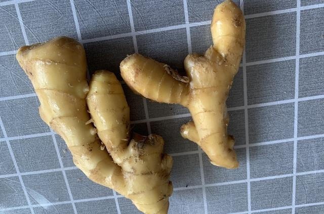 生姜别再放冰箱了,老农教你一招,随吃随取,怎么放都不干