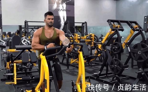 体态|男生健身先练胸肌,不显强壮反倒影响了体态你应该先练这个部位