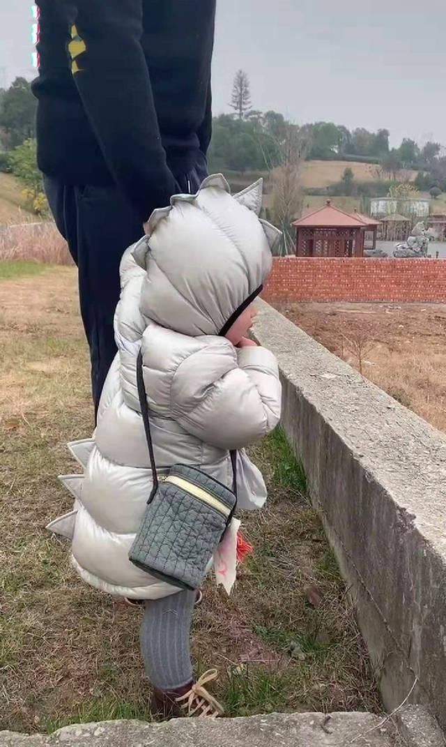 妈妈|爸爸接儿子幼儿园放学,过了饭点还没到家,妈妈在工地找到两人时笑翻了