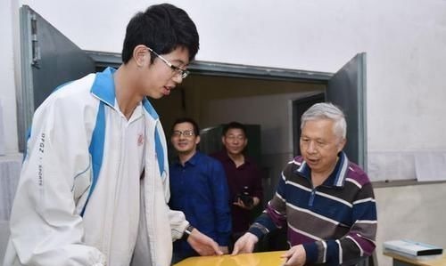 发胖|提醒:孩子出现3个症状,说明长高“瓶颈期”到了,家长别忽视了