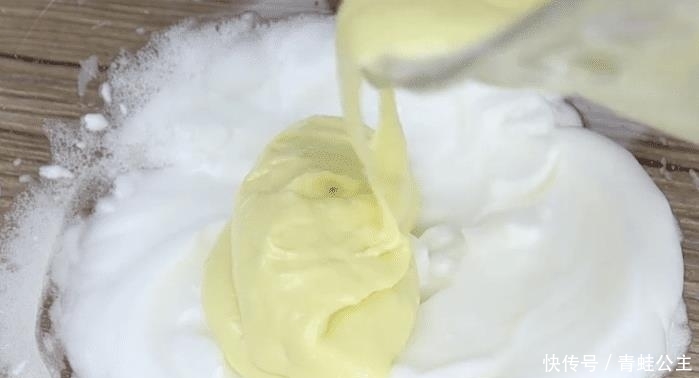 营养|分享一款猕猴桃酸奶蒸糕,甜香营养,好吃美味,不错的居家糕点