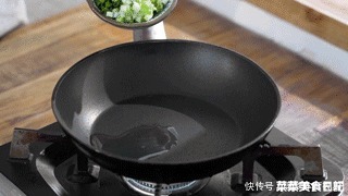 1小勺|蒸鸡蛋别只加葱了!现在流行跟它搭,随手一蒸鲜掉魂