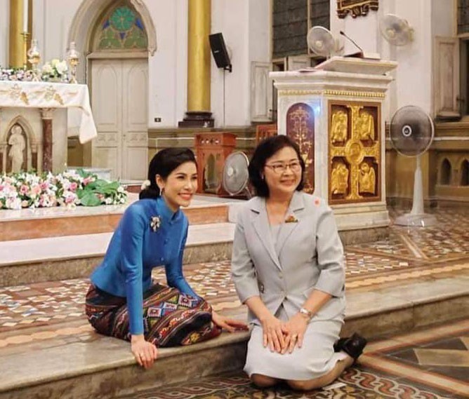 俏丽|诗尼娜贵妃又换新造型,俏丽可爱,却像民国时期的姨太太