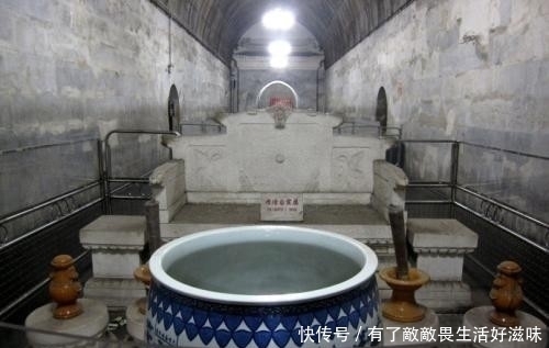 定陵被打开后,发现一盏“长明灯”,真的千古不灭?专家破解谜团