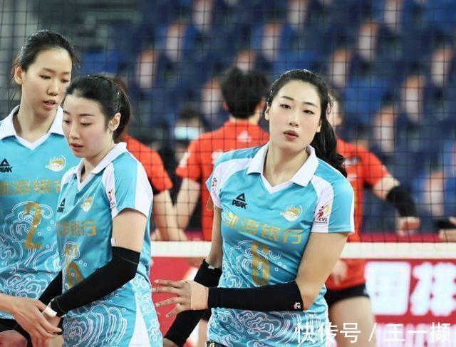 江苏女排|29岁女排国手加盟冠军队后脱胎换骨,将成李盈莹国家队主力对角