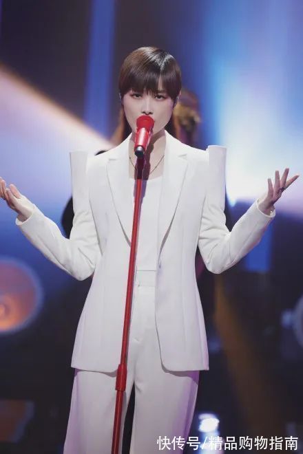 c港风复兴，大女主必须有一对大垫肩