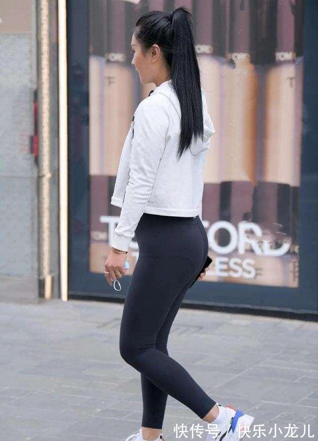 减龄 活力满满的打底裤装扮潇洒有气质,展现时尚体态,清爽减龄