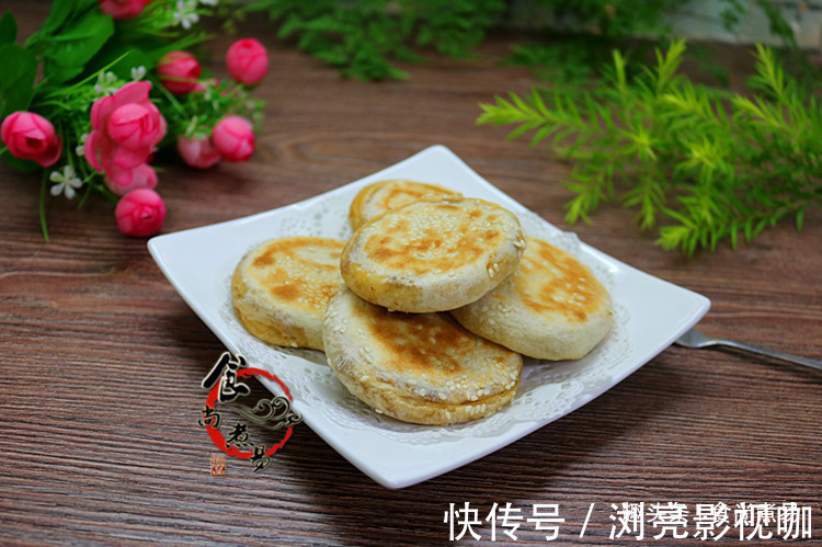 面团|半碗面粉加一勺酱，快速做一锅香喷喷的煎饼，好配方收起来