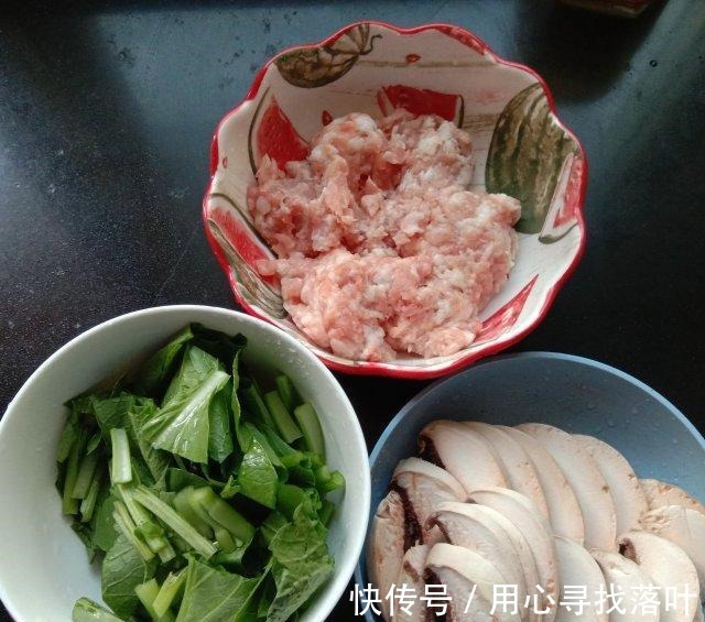口蘑菜心|口蘑菜心肉丸汤，营养丰富，汤鲜味美！