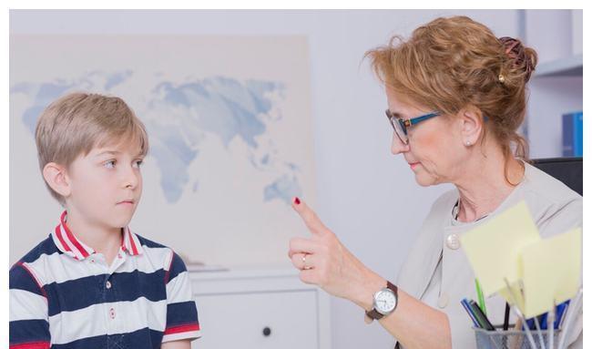 吼娃|为何父母再生气也不要“吼”孩子了?研究表明:可能不利于娃长高