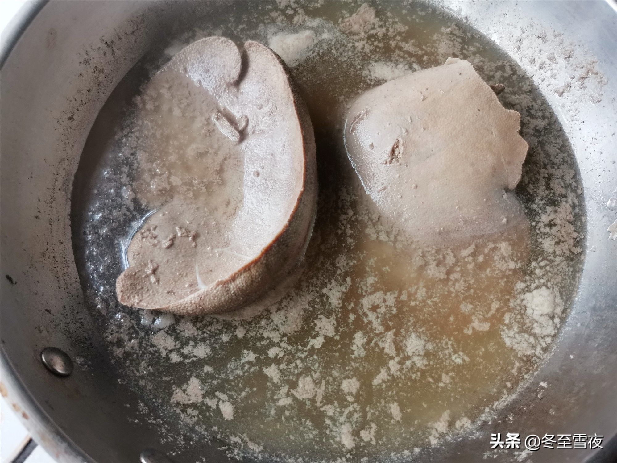 盐水|在家做盐水猪肝,教你小技巧,猪肝又香又嫩,放久了颜色也不变黑