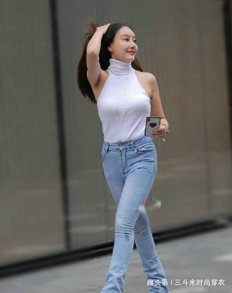小姐姐 气质优雅牛仔裤小姐姐,身姿轻盈气质出众,曼妙身姿很吸睛!