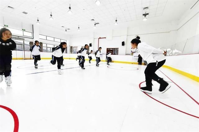 助力冬奥 副中心13所学校成为北京市冰雪运动特色学校