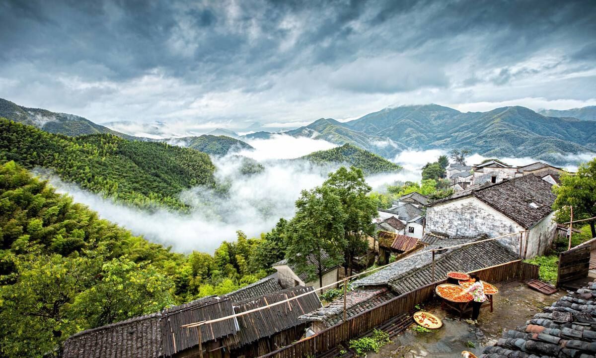 家家户户|安徽一美丽小众古村,建在山脊之上,天空景色美不胜收,游客却少