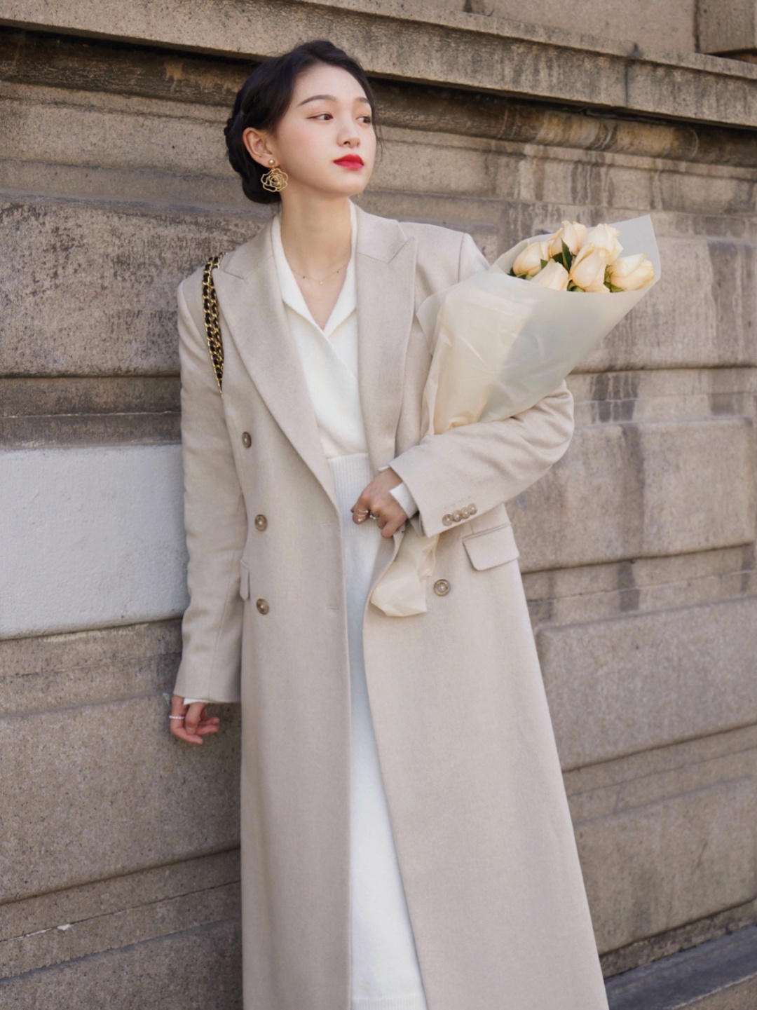 优雅|见过世面的女人,衣橱里都少不了“大衣”,时尚优雅又能提气质