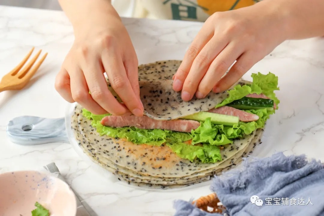 面粉里加1碗黑芝麻!1次能做十多个,包子也没有它香