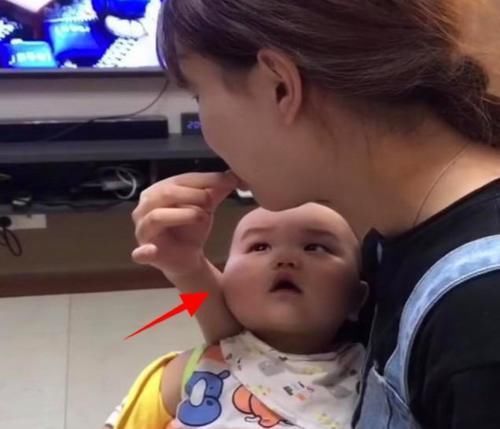 孩子|有种“任性”叫小姨带娃，抢玩具抢零食手到擒来，专治各种不服