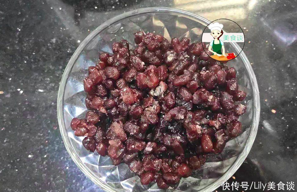 冷天红豆和此是绝配,一拌一蒸就好,又香又解馋,大人孩子都爱吃