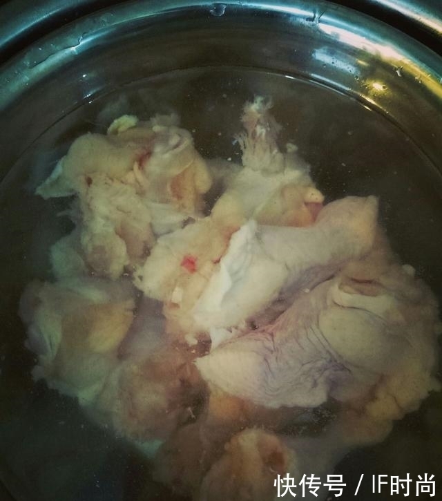 超爱|朋友做的这道菜孩子们超爱,刚上桌就被抢光,看看你吃过吗?