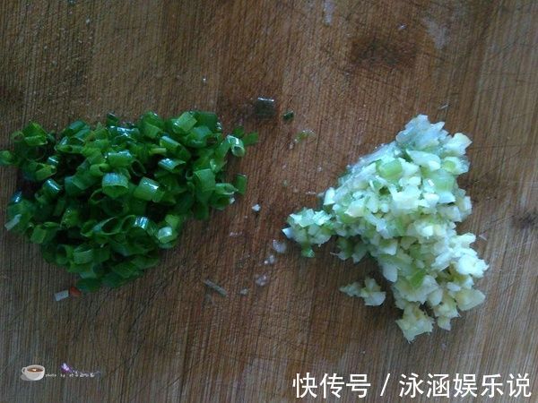 豆腐又一种好吃爆的做法!又香又快,还没出锅都想抓几块吃