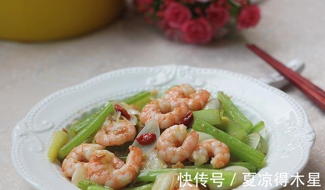 宁心安神|西芹百合炒虾仁,清脆爽口又有营养,快来品尝它的美味吧!