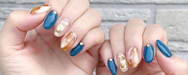 美甲翘边什么原因