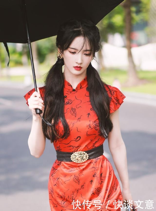时尚|刘些宁为秀腿真拼，穿短旗袍下摆还打个结，漫画腿真抢镜