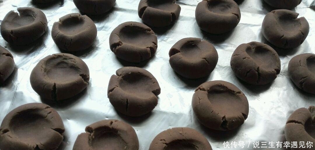 把饼干做成新花样,不仅美味,造型还很可爱,孩子喜欢不得了