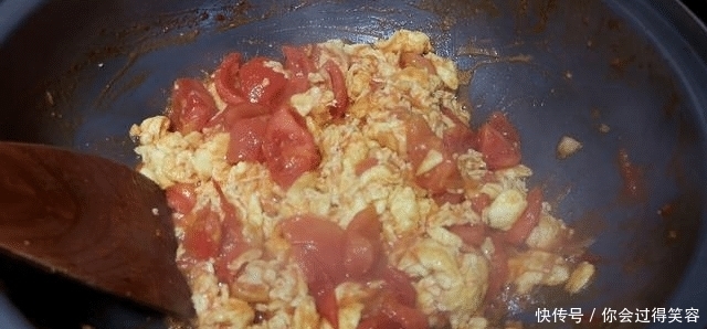 西红柿炒鸡蛋,先炒鸡蛋还是先炒西红柿,很多人弄错,难怪不好吃