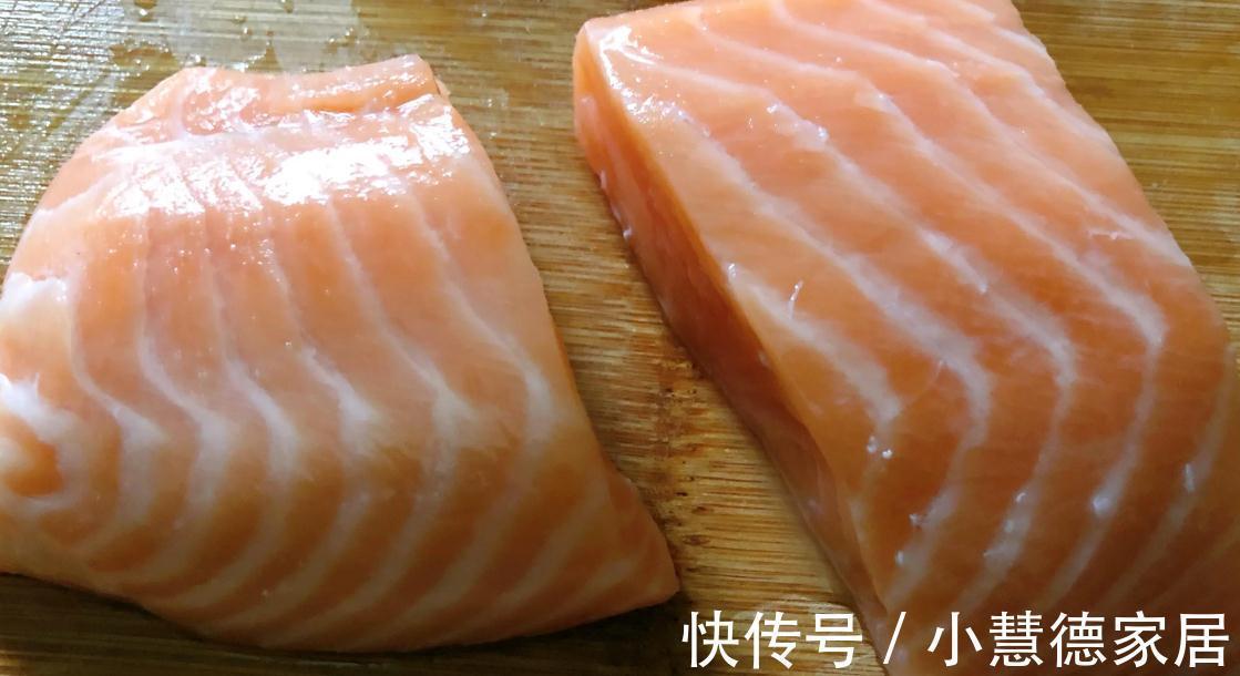 炒饭|好吃又美味的三文鱼炒饭,做这个炒饭,我特意买了几个鲜柠檬