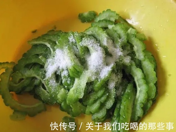 苦瓜|苦瓜太苦不爱吃？厨师长教你一招，多做3步，鲜嫩又脆爽，没苦味
