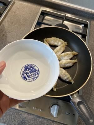 好吃快捷的煎饺（任意饺子可做）