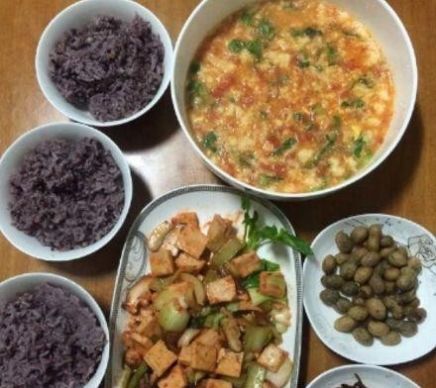 还要|4000块钱请的保姆,每天早餐做这些,你们觉得还要继续用她吗