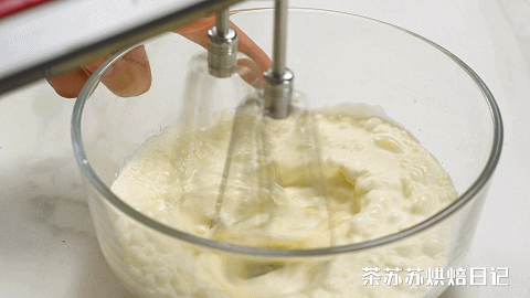 早晨来一碗岩爆芋泥咸蛋黄蛋糕，大人小孩都爱吃