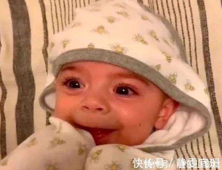 酱料|妈妈将6个月孩子放进锅里,用意面和酱料拌了,被斥:不负责任